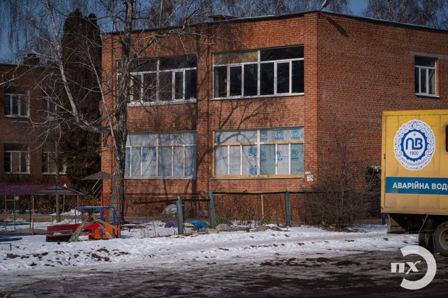 У полтавському дитсадку відновлять дах після ракетного удару