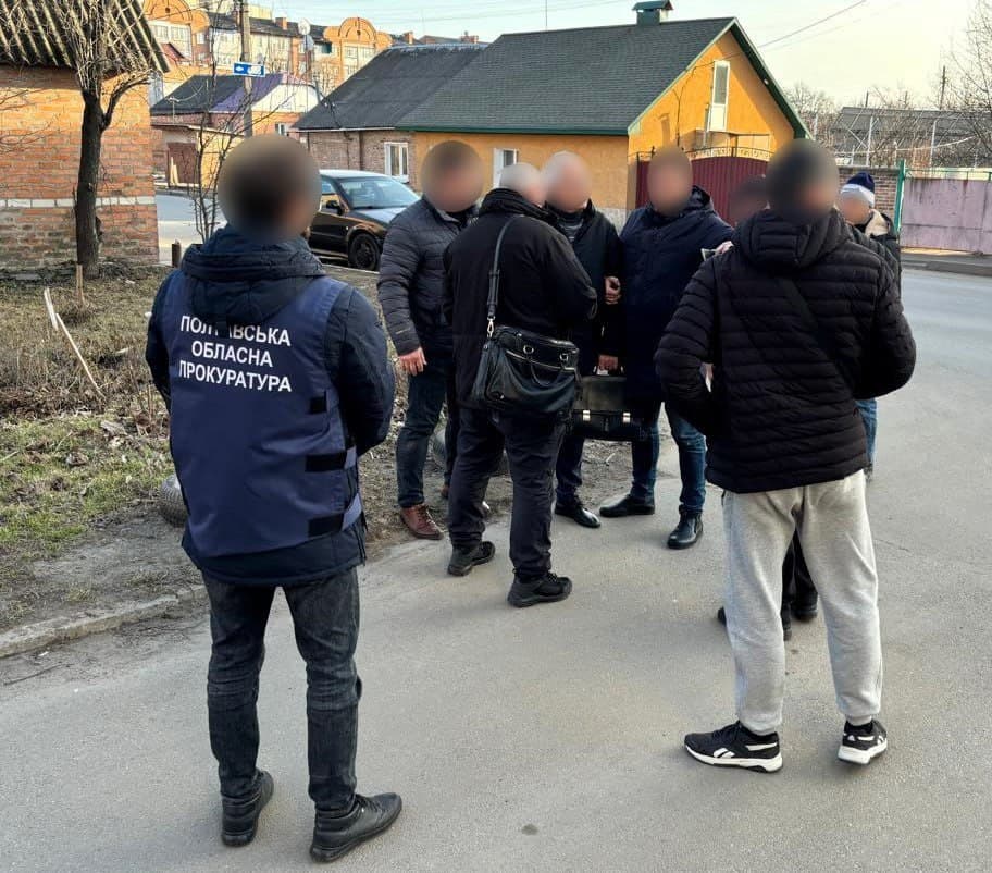 На Полтавщині лікаря-хабарника відсторонили від посади