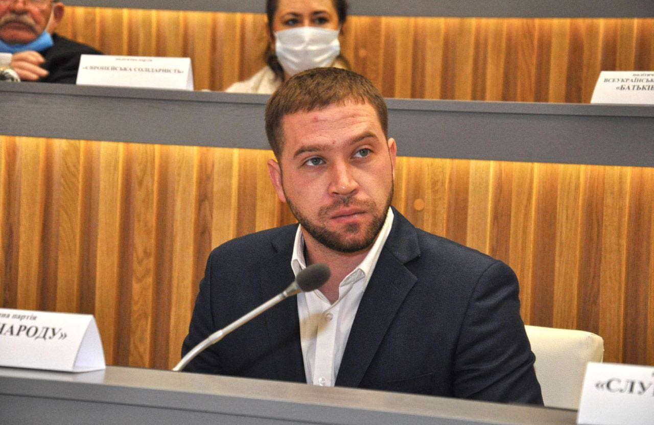 Пʼять років за махінації з виплатами: ексдепутата Полтавської облради взяли під варту