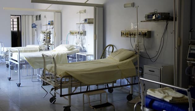 У Полтавській лікарні врятували чоловіка, який випадково проковтнув перстень