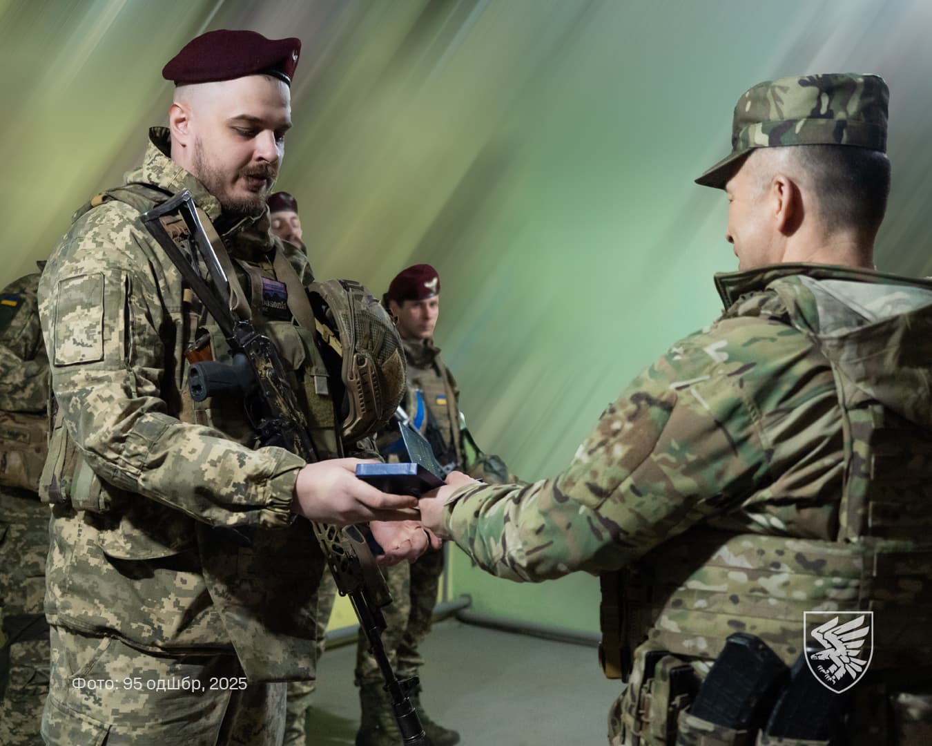 Офіцера з Полтавщини нагородили за зупинку російського наступу на Курщині