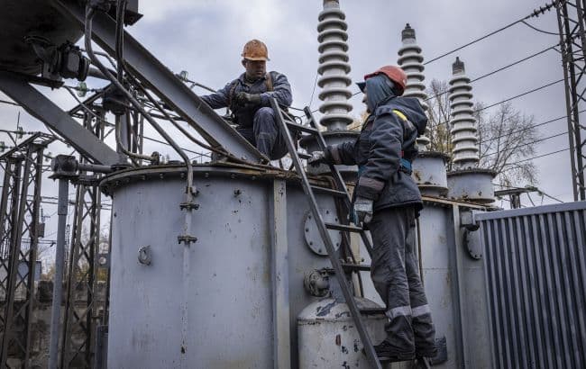 Сніг та вітер знеструмили 12 населених пунктів Полтавщини