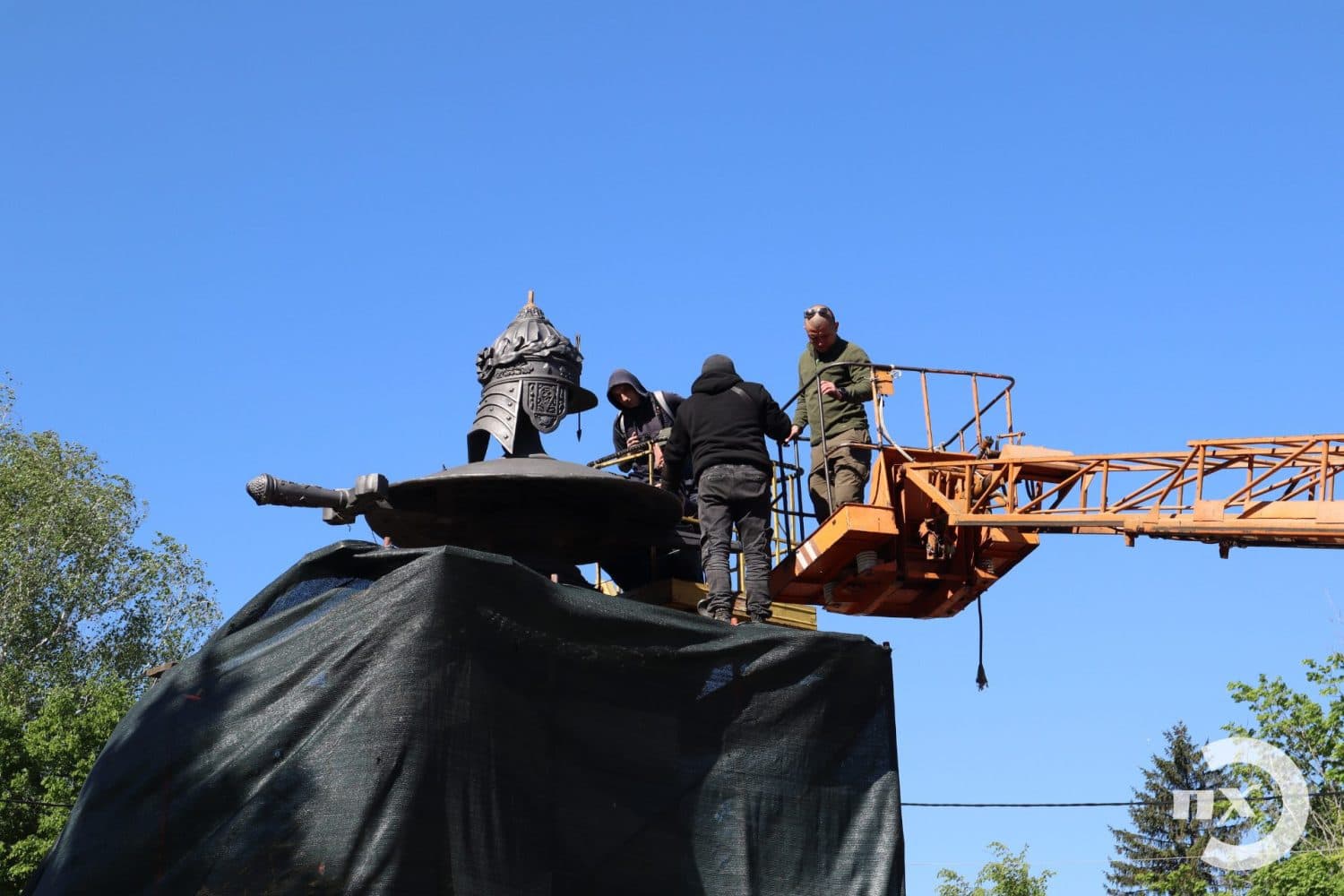 Коли завершать демонтаж памʼятника на місці відпочинку Пєтра І у Полтаві