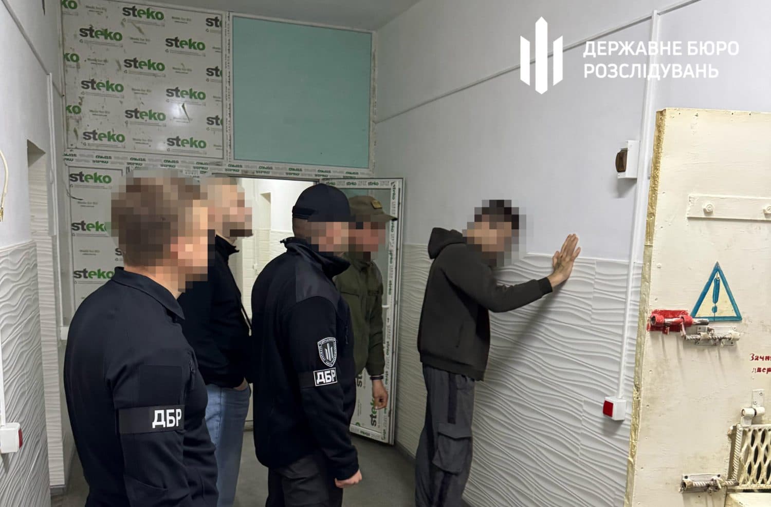 Ще двох працівників Полтавського СІЗО підозрюють у катуванні вʼязня