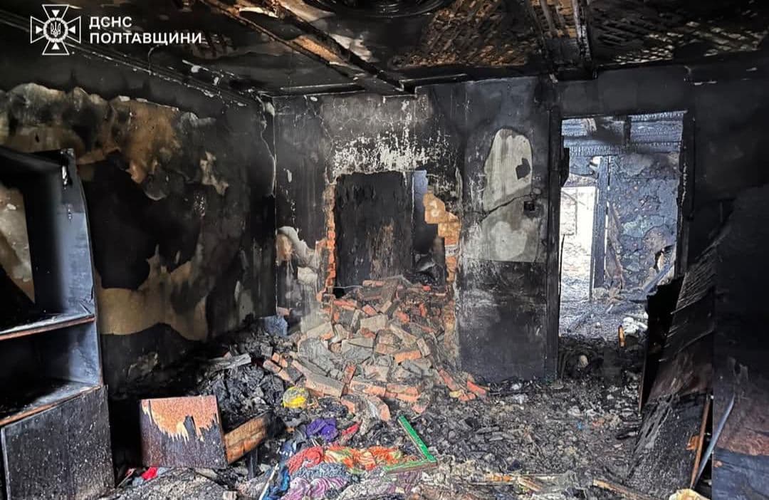 Підпалив будинок батька: на Полтавщині чоловік отримав три роки тюрми