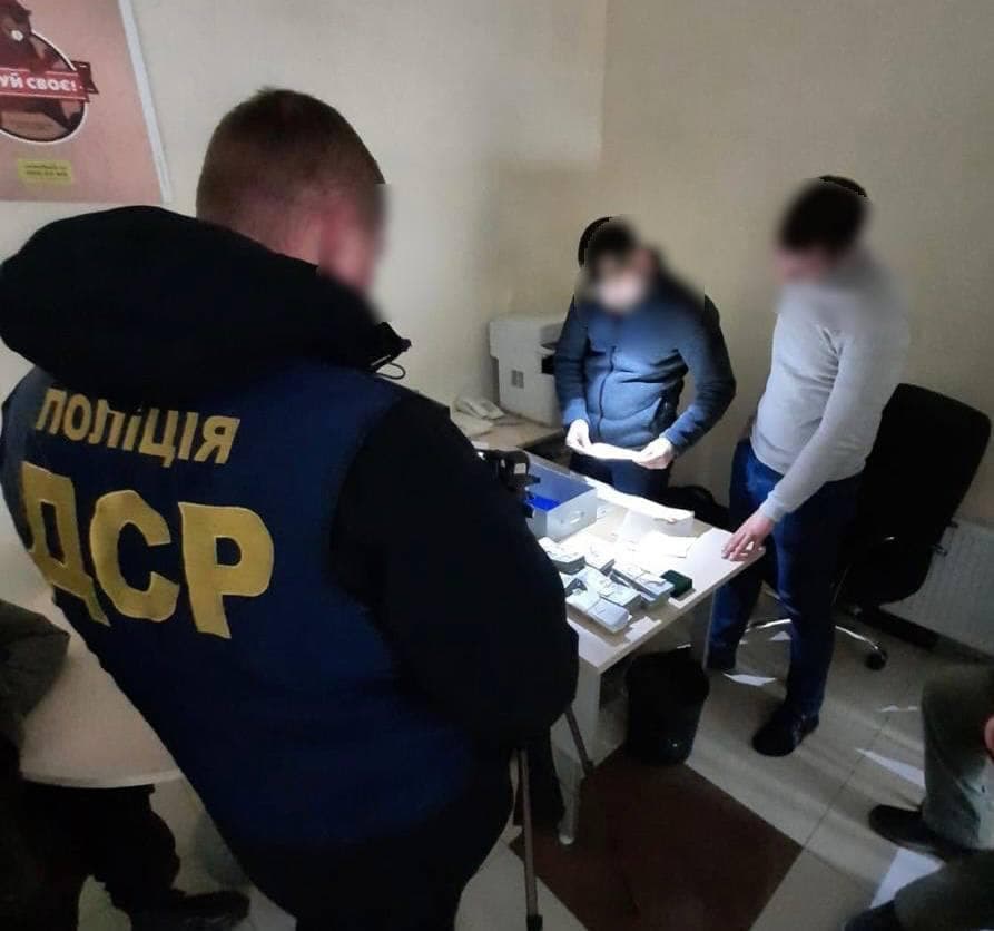 За ґрати за підкуп: суд виніс вирок полтавським адвокатам