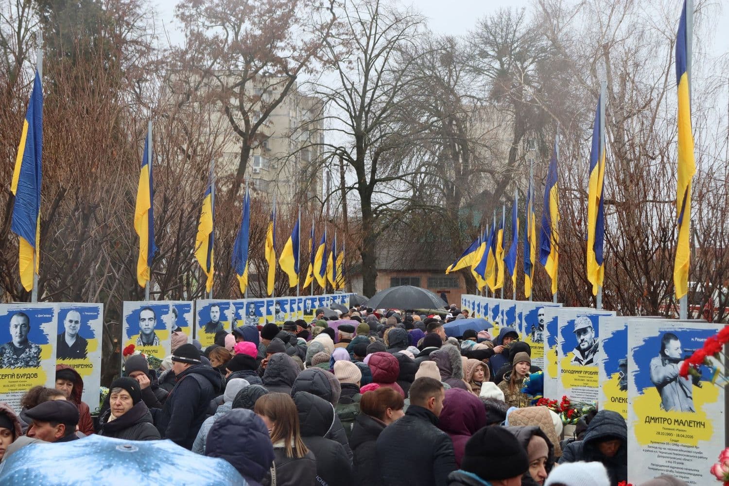 З Алеї Героїв у Решетилівці викрали гільзу, залишену рідними