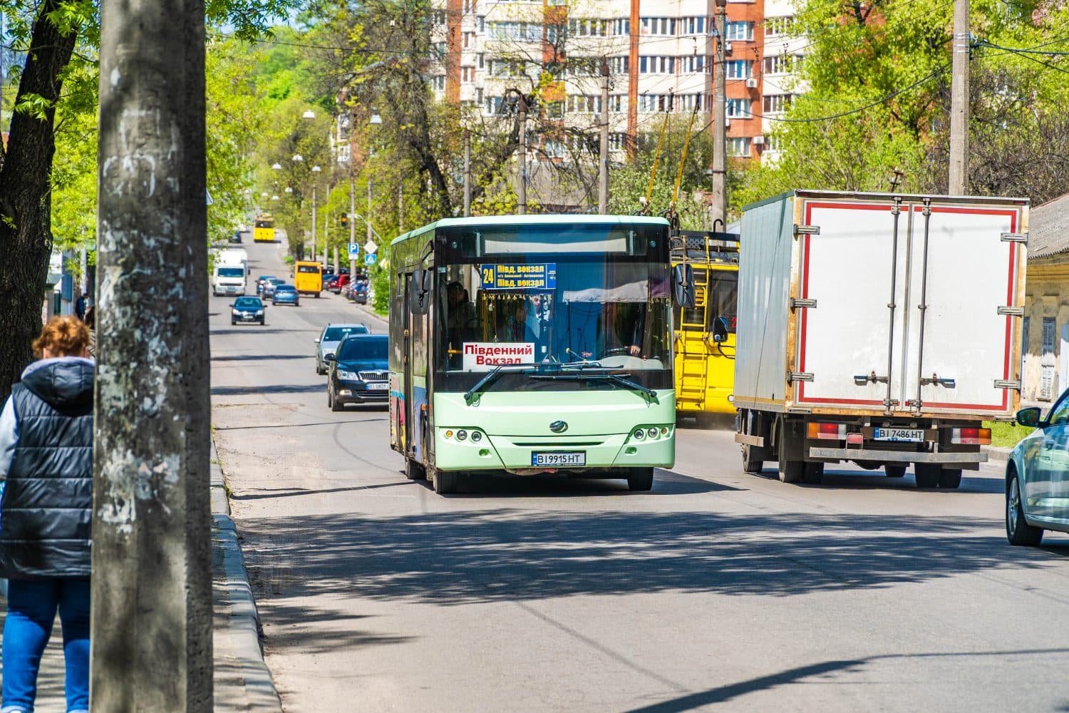 Шість громад Полтавщини отримали нові шкільні автобуси