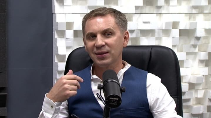 Філолога Олександра Авраменка підозрюють у виїзді з України