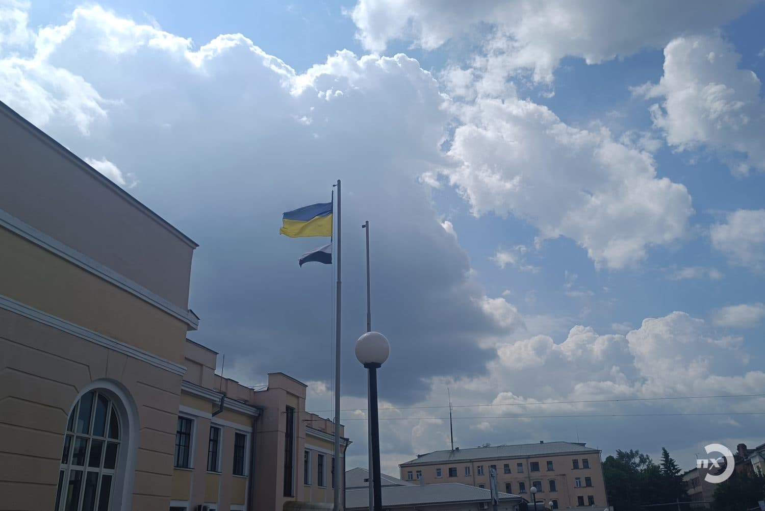 У Полтаві вивісили «Прапор Надії» на підтримку полонених українців