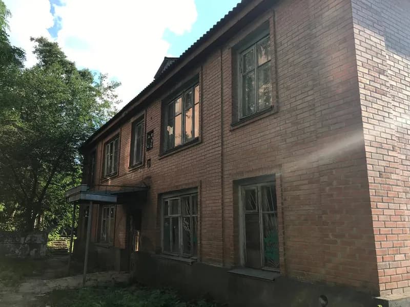 Адмінбудівлю у Полтаві продають за понад три мільйони гривень