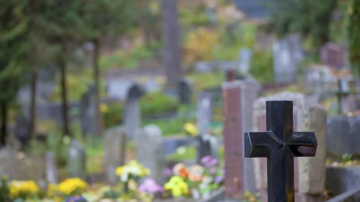 У Полтаві судили чоловіка, який крав металеві огорожі з могил