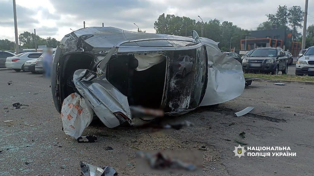 Взяли під варту водія Tesla, який протаранив автостоянку в Полтаві