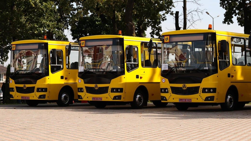 Полтавщина отримала три нові шкільні автобуси