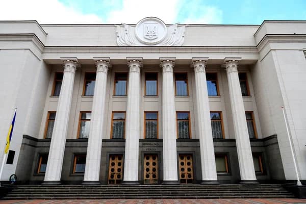 Тричі «мінував» Верховну Раду: у Полтаві взяли під варту чоловіка