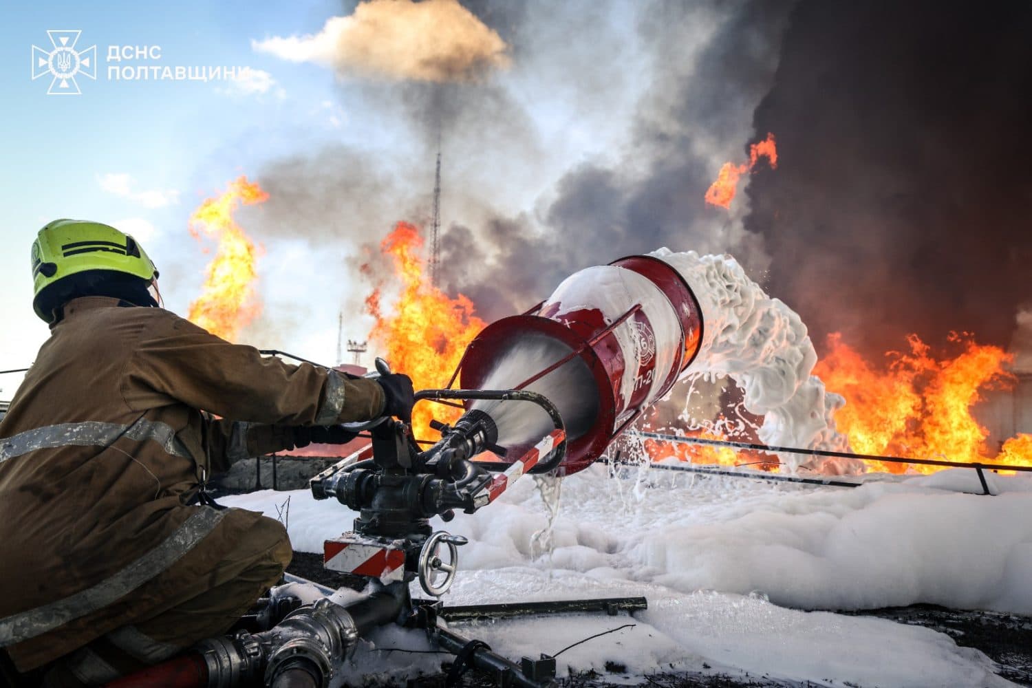 На підприємстві у Полтавському районі спалахнула пожежа через ворожий дрон