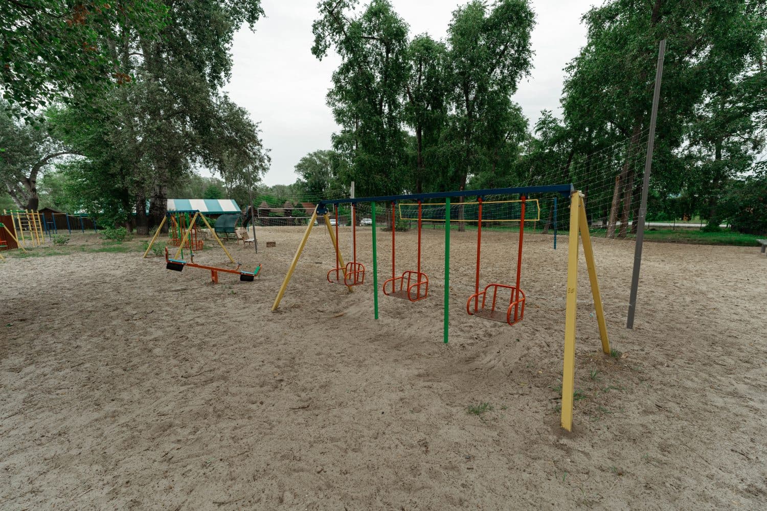 У Полтаві замовили ремонт двох дитмайданчиків