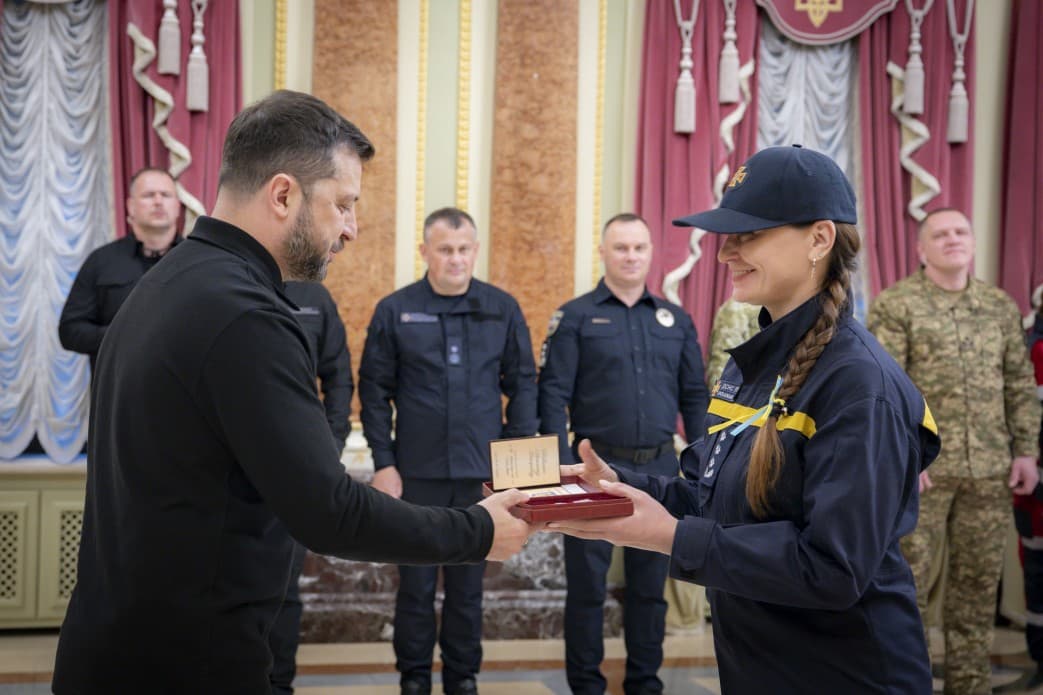 Президент відзначив нагородами чотирьох полтавських рятувальників