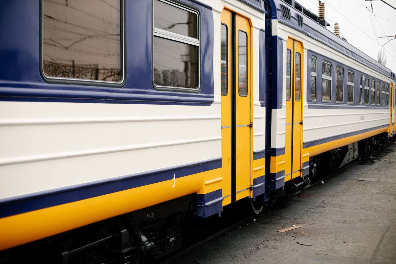На Полтавщині відновили електропоїзд після обстрілу