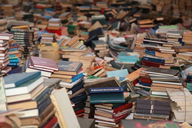 Полтавці можуть здати російськомовні книги для друку української літератури