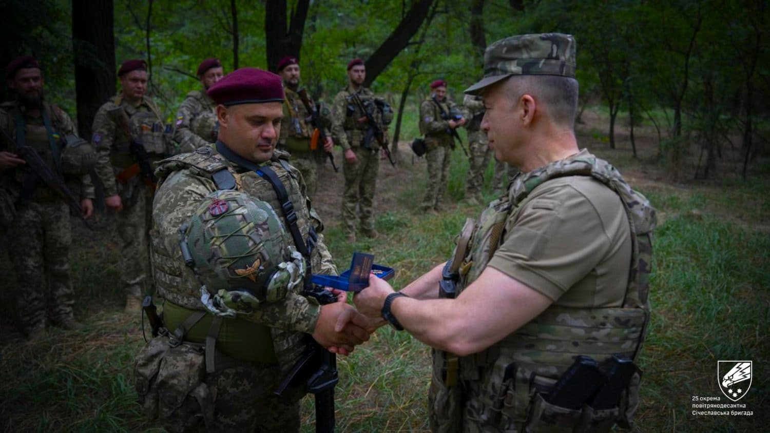Рятував бійців на передовій: воїна з Полтавщини нагородили «Золотим хрестом»