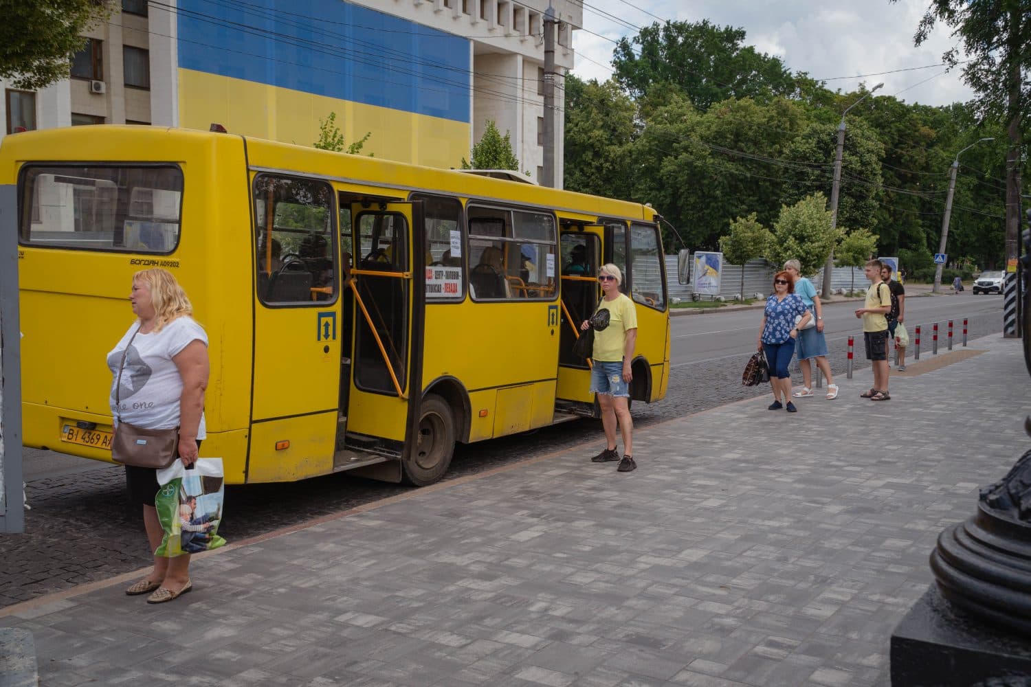 У Полтаві перекрили рух бруківкою на Небесної Сотні (оновлено)