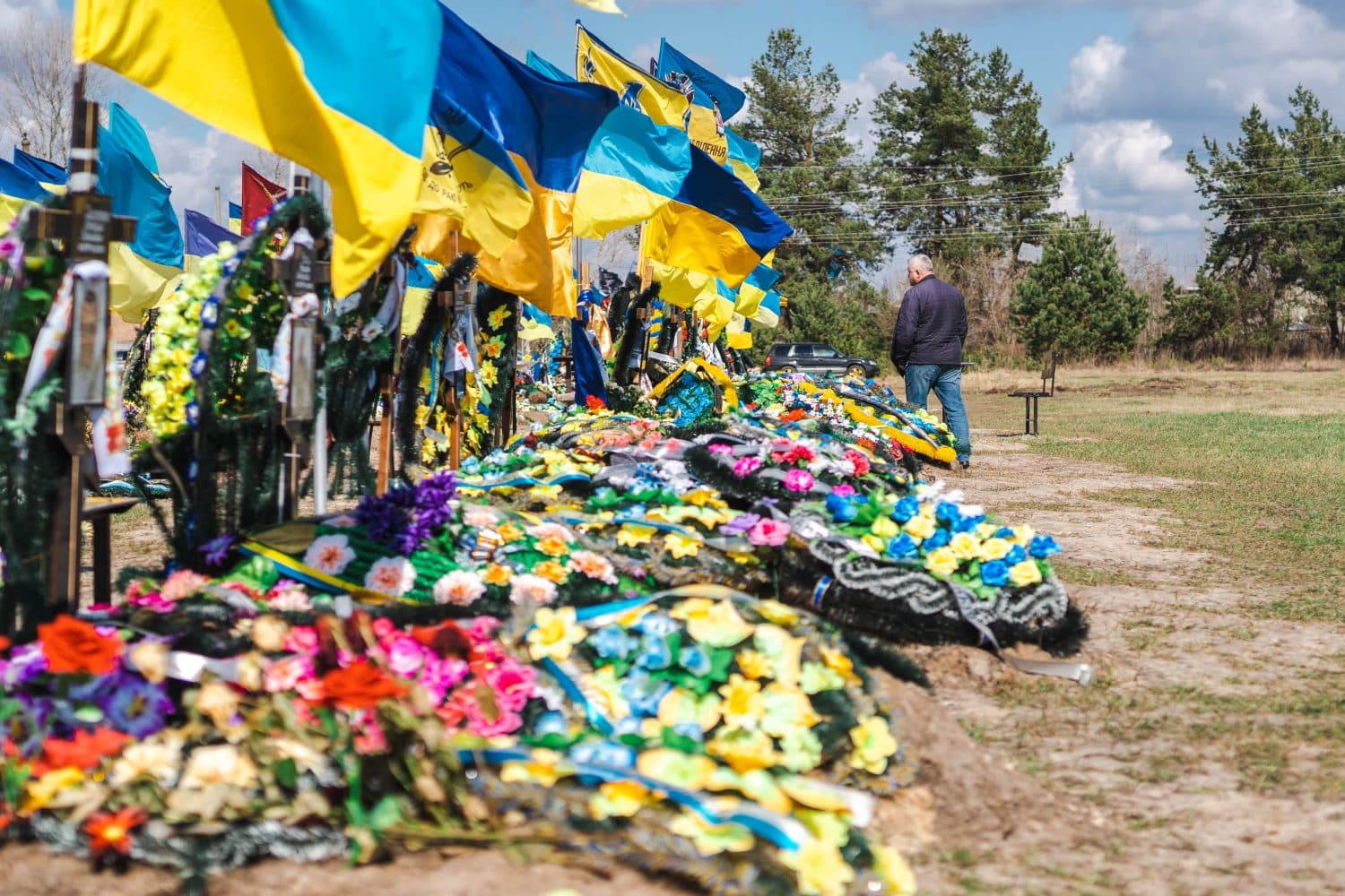 Майже сім мільйонів планують витратити на огорожу для Затуринського кладовища