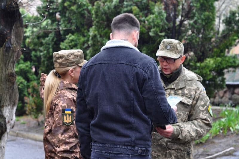 У Полтаві чоловік отримав умовний термін за «злив» місць роздачі повісток