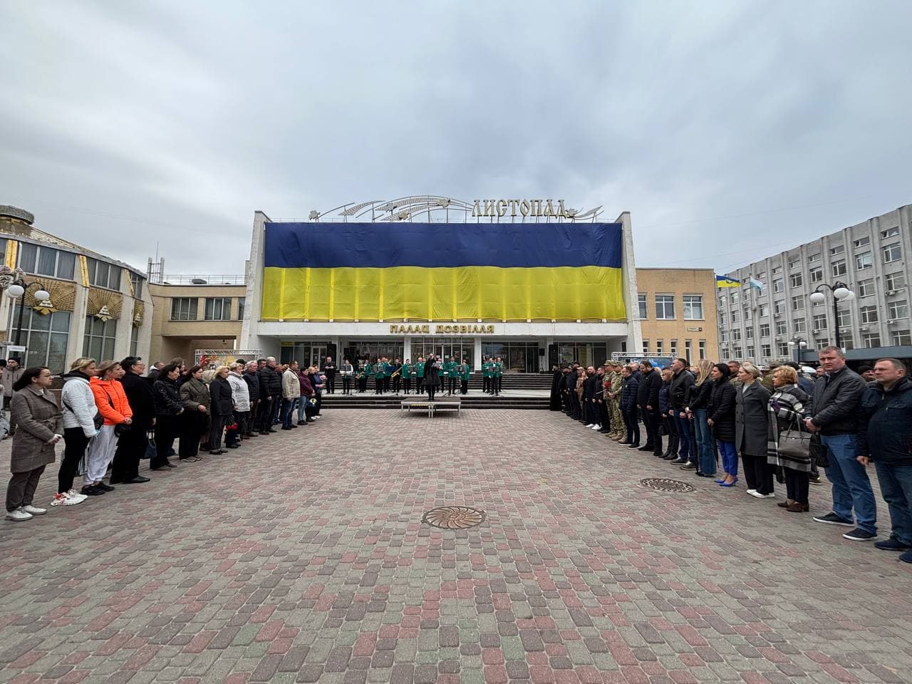 У Полтаві хвилиною мовчання вшанували пам'ять героїв до Дня захисників