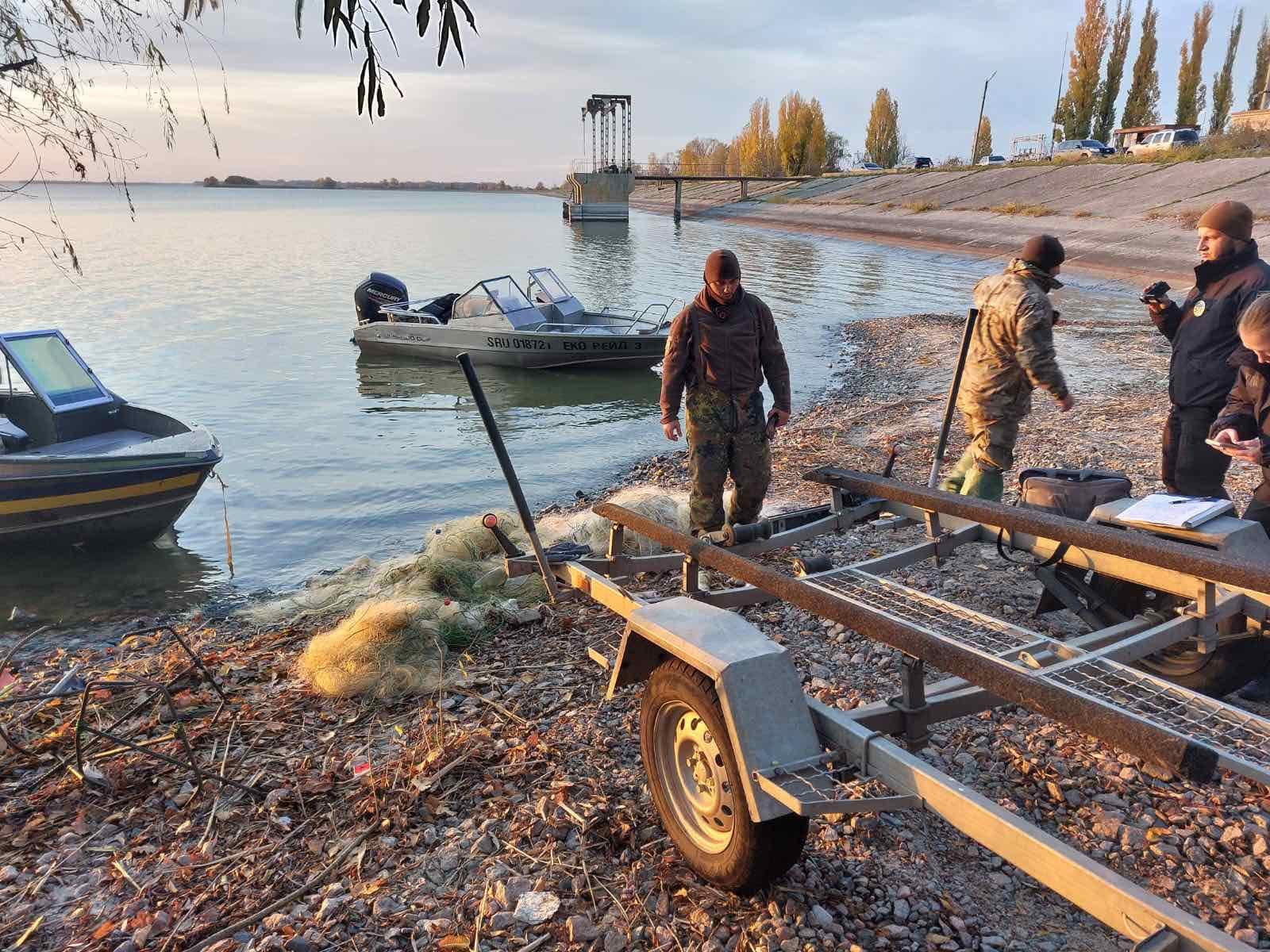 Сітки, риба і мільйонні втрати: викрили браконьєрів у заказнику на Полтавщині
