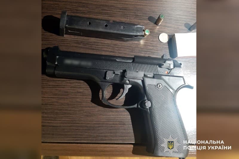 На Полтавщині чоловік влаштував стрілянину в квартирі