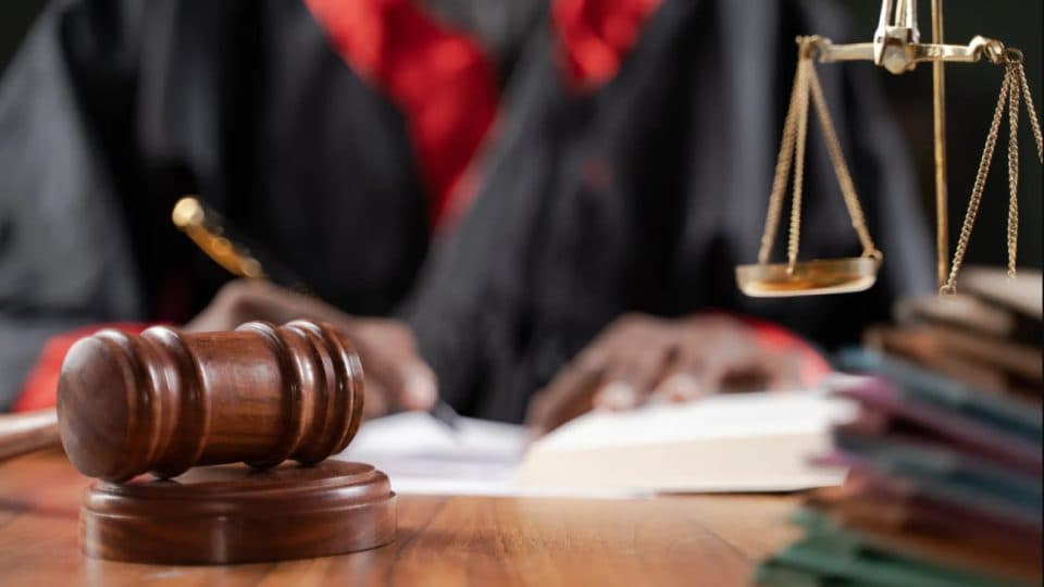 Полтавську суддю відсторонили від посади через підозри у «допомозі» колезі