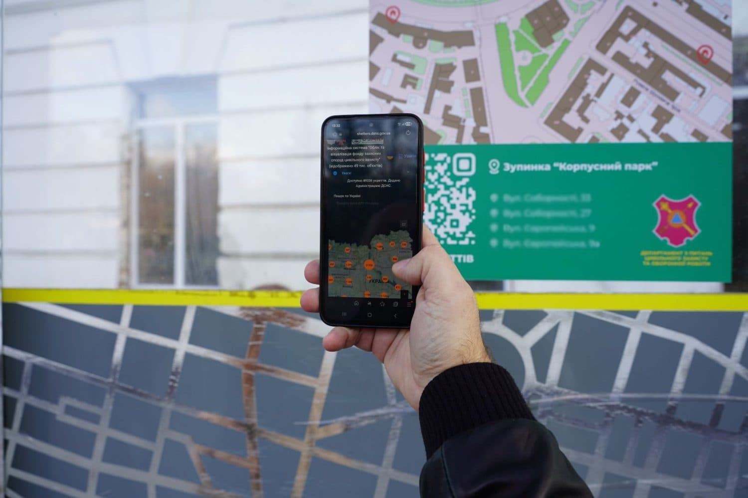 У Полтаві на зупинках розміщують інформацію про найближчі укриття
