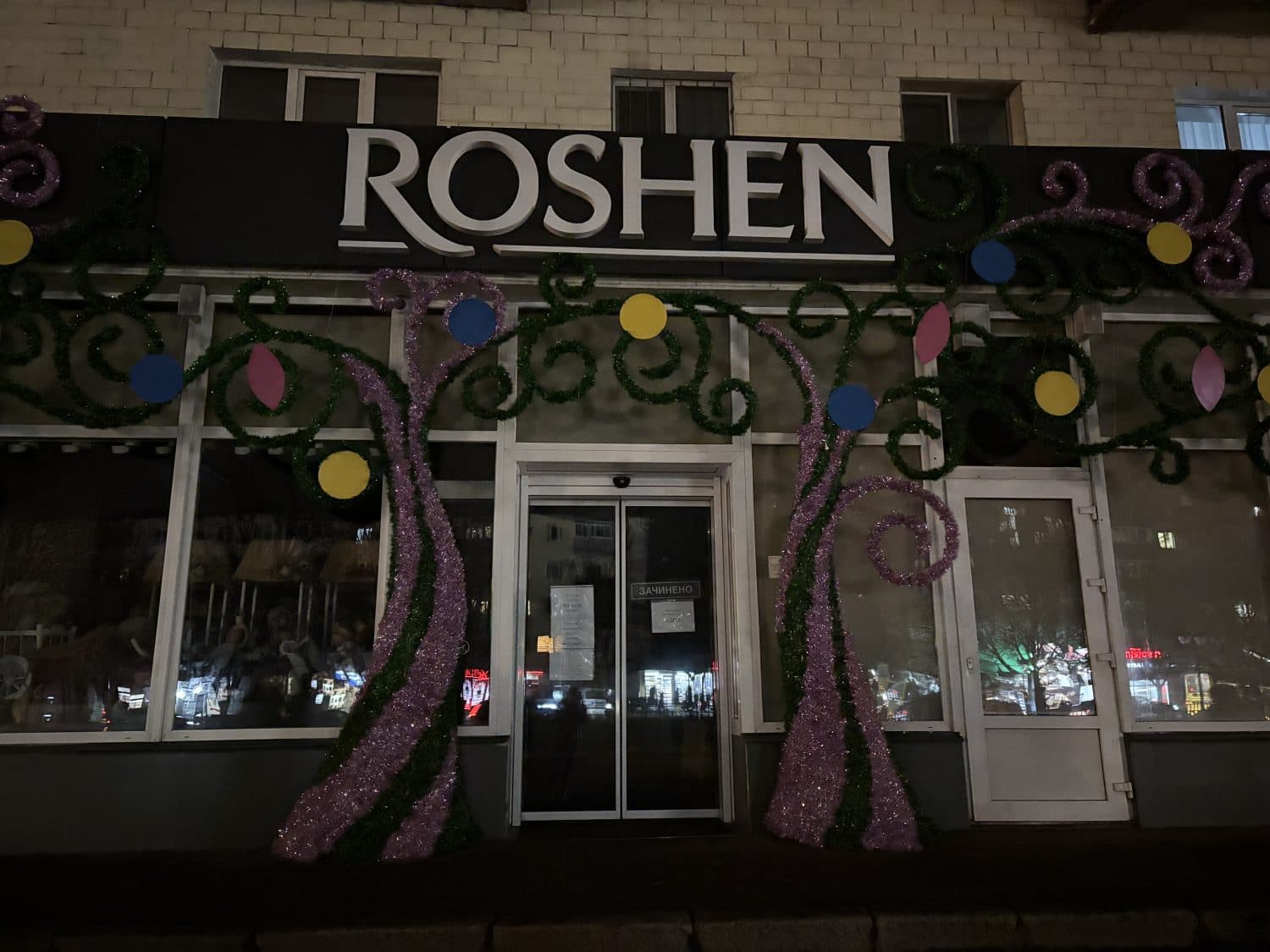 У Полтаві призупиняють роботу магазину Roshen через відключення світла