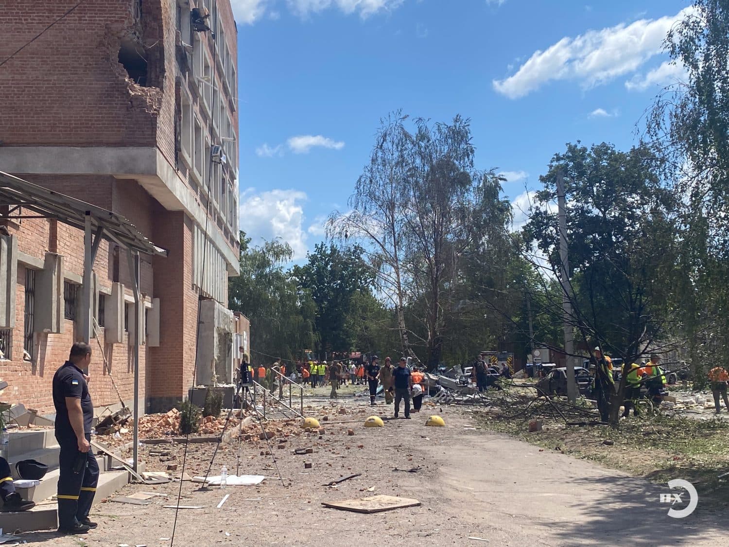 Полтавські комунальники вивезли близько 400 вантажівок відходів після ударів