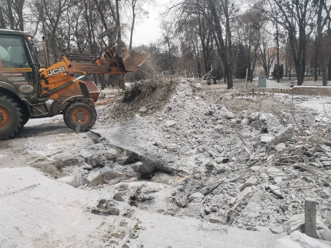 У Сонячному парку Полтави викрали частину огорожі фонтану