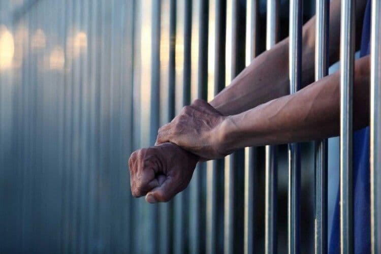 Три місяці жив поруч із тілом: жителя Полтавщини засудили на 11 років за вбивство