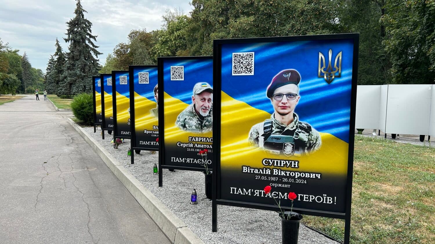 У Кременчуці замовили 216 стендів памʼяті для Алеї Слави