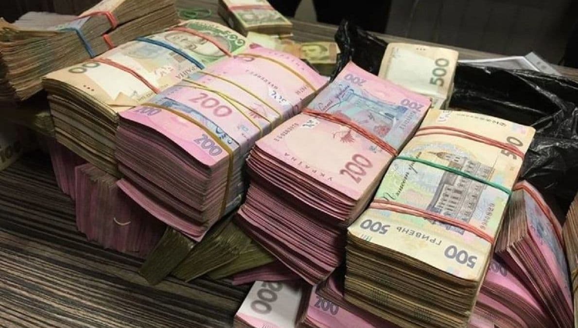 «1000 гривень від Зеленського»: аферисти виманили гроші у полтавця