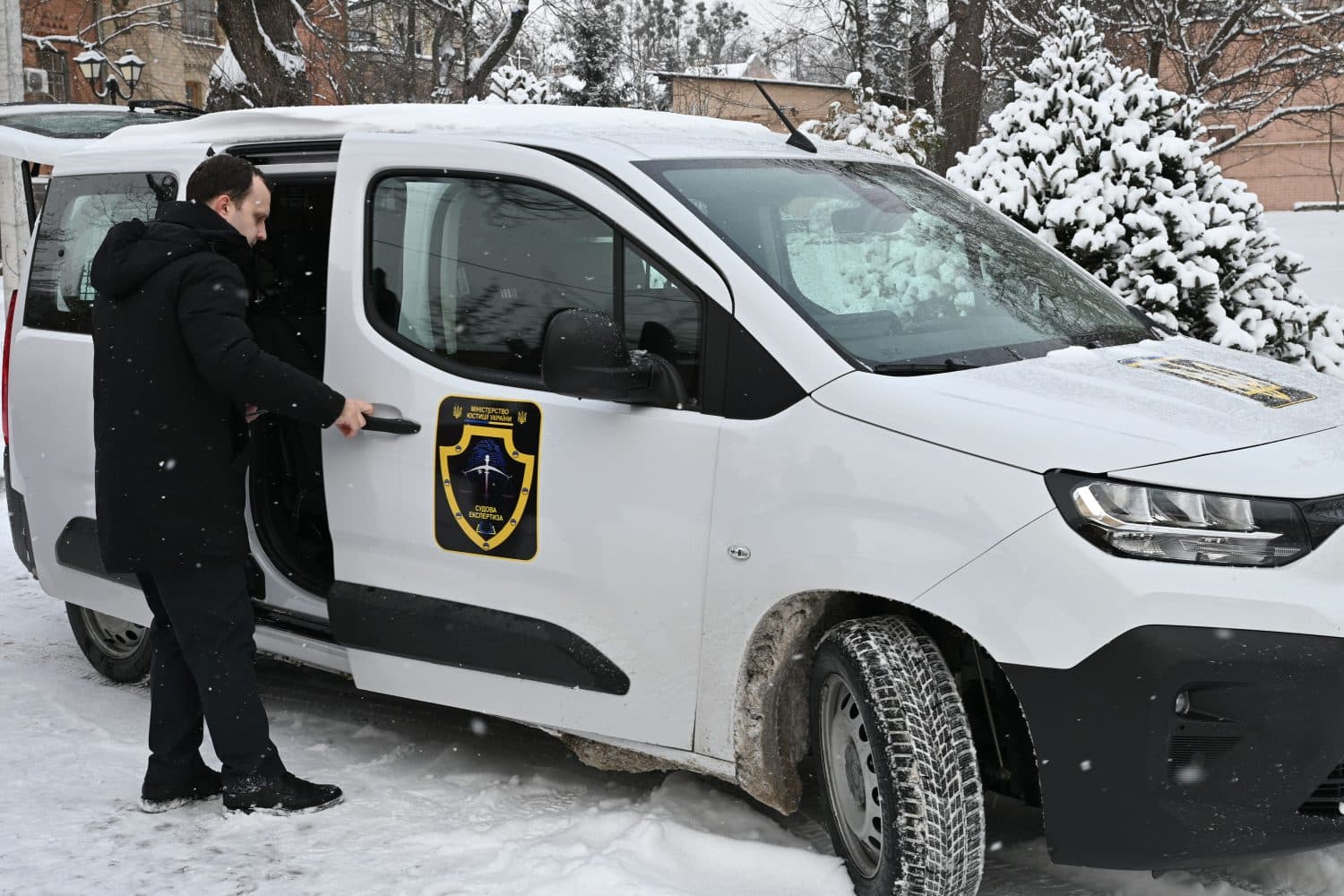 У Полтаві з’явилася пересувна лабораторія для перевірки доріг