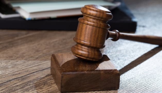 У Полтаві судять опікунку за підозрою в катуванні двох сестер