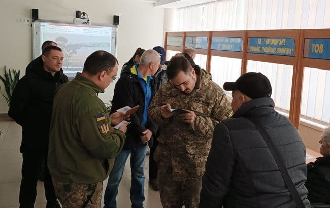 Задонатив 50 тисяч на армію: житель Полтавщини отримав «умовне» за неявку по повістці