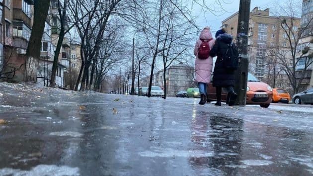 На дорогах Полтавщини четвертого січня буде слизько: перший рівень небезпеки