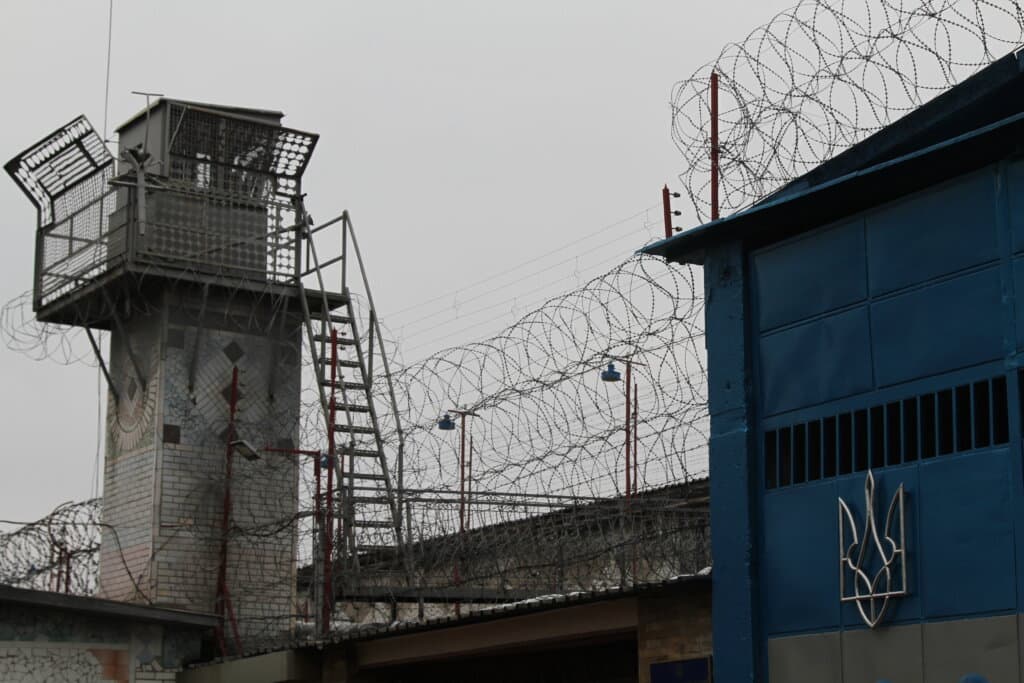 Тортури пакетами та вивезення в ліс: у Полтаві закрили справу про катування