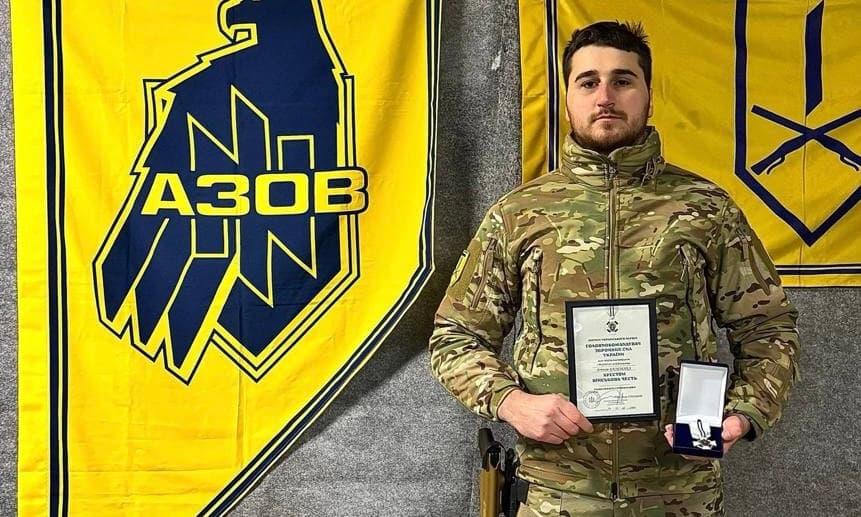 Воїна з Полтавщини відзначили нагрудним знаком