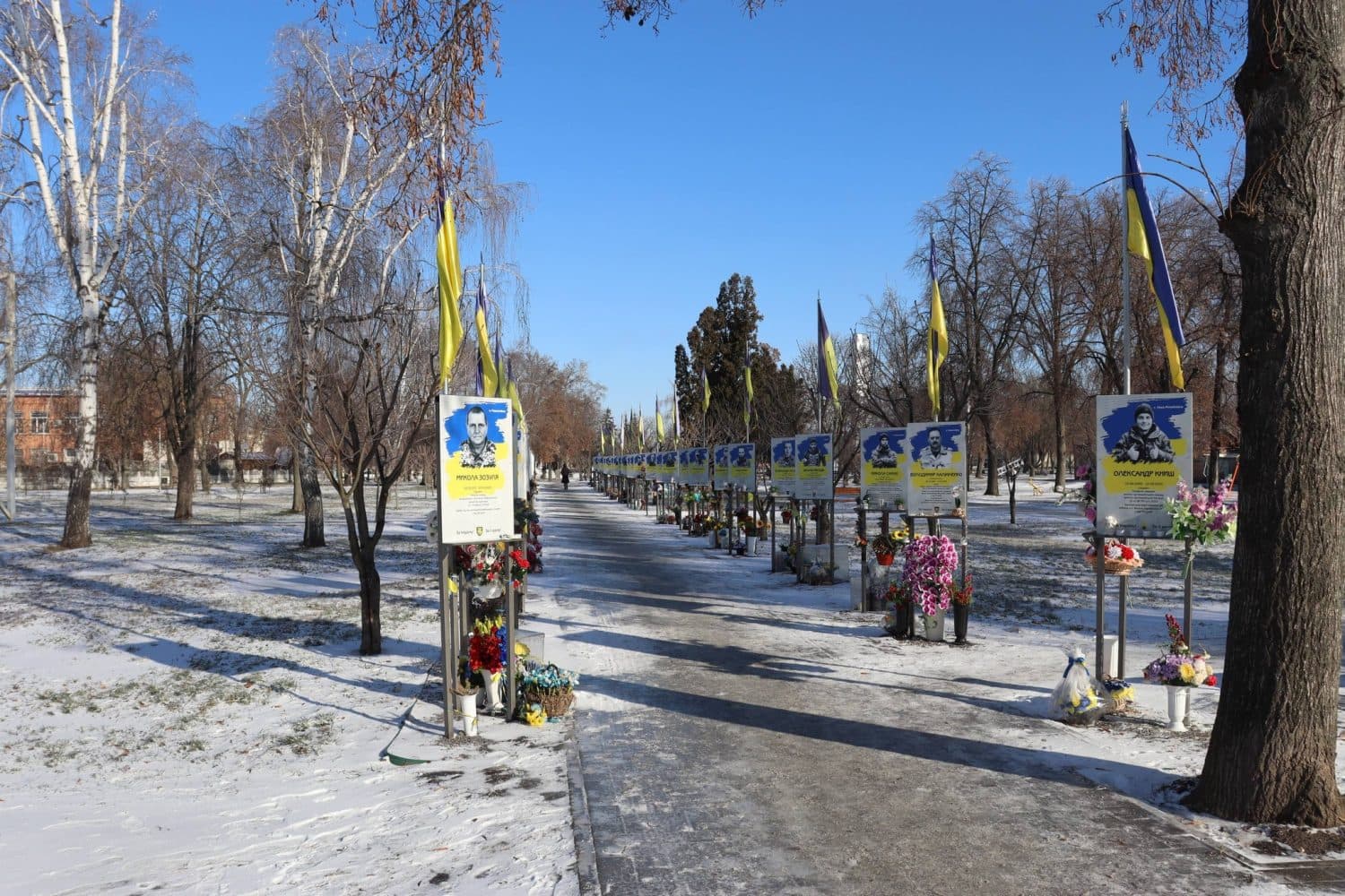 У Решетилівській громаді тимчасово знімуть прапори на Алеї Героїв