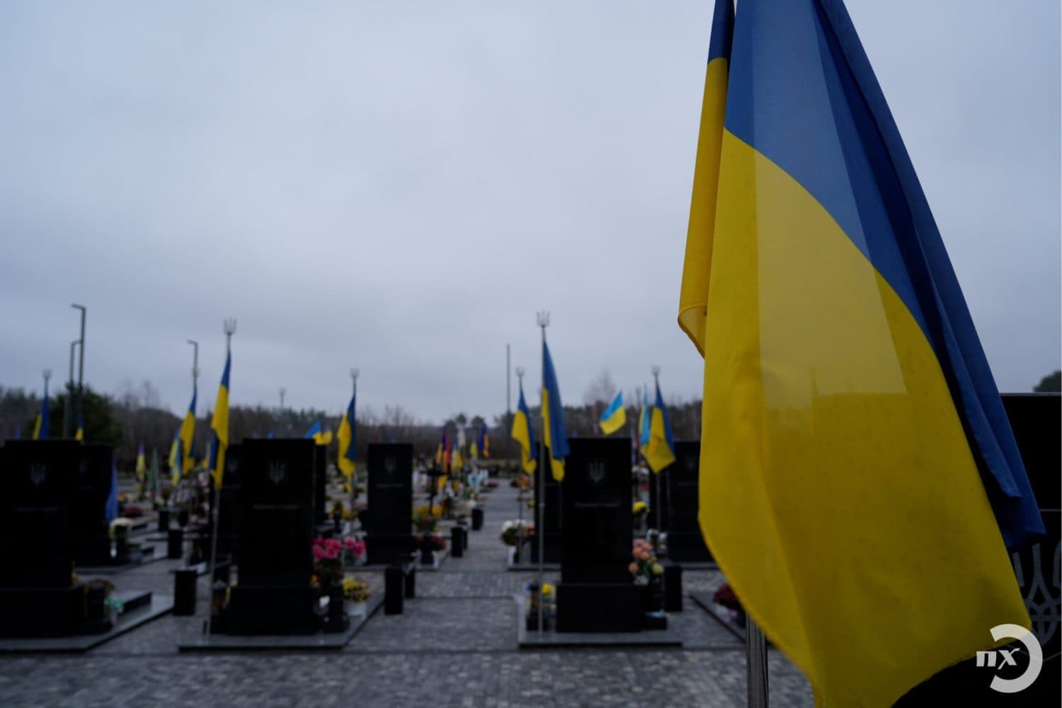 У Полтаві замовляють охорону для військового сектору кладовища