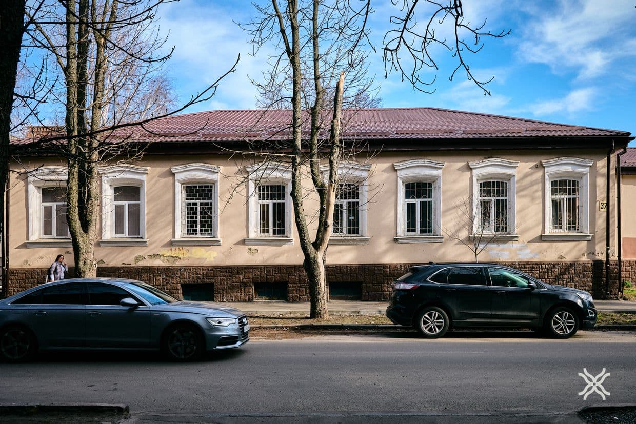 У цій будівлі за часів Українського клубу, була одна з найкращих бібліотек у Полтаві