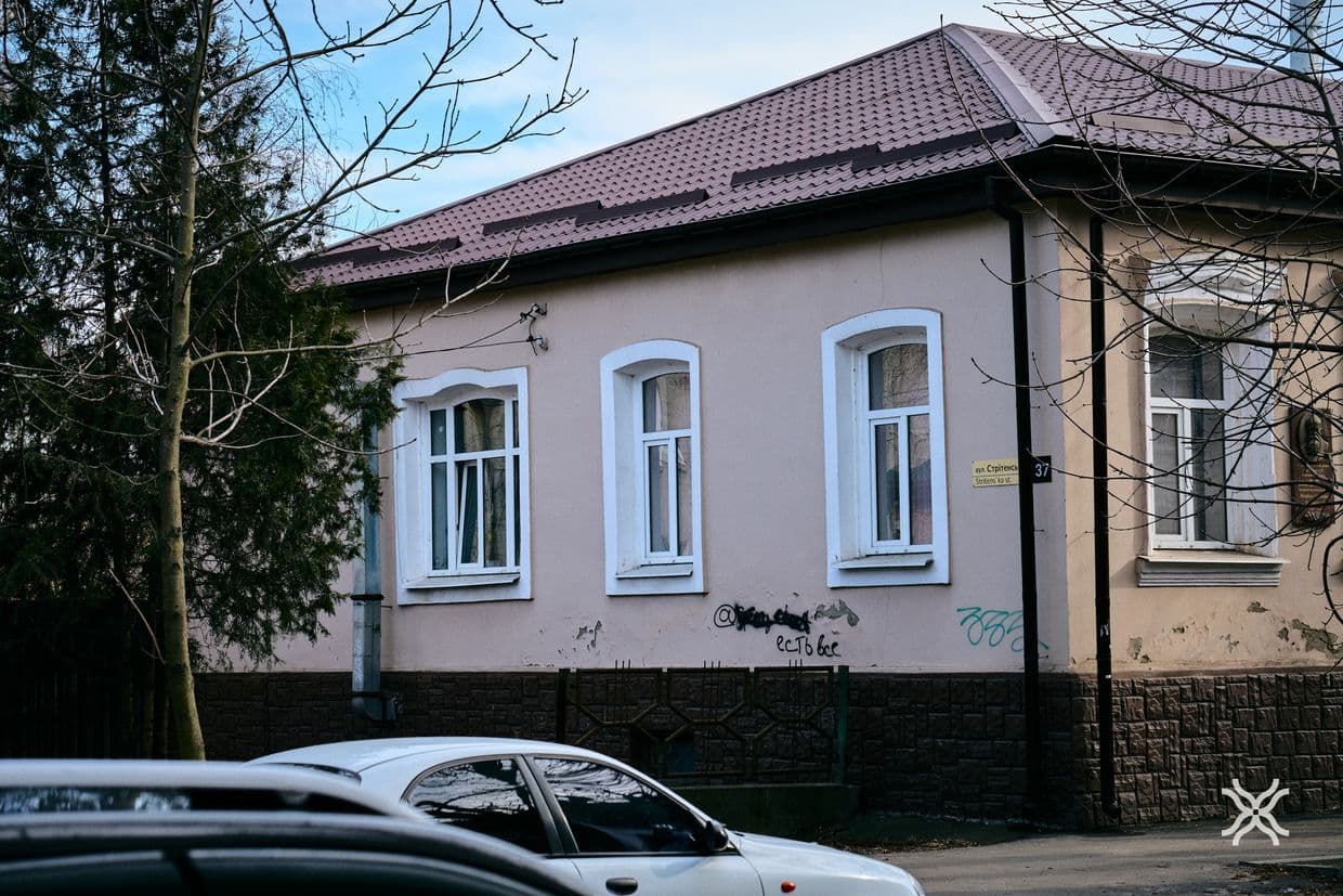 У цій будівлі за часів Українського клубу, була одна з найкращих бібліотек у Полтаві