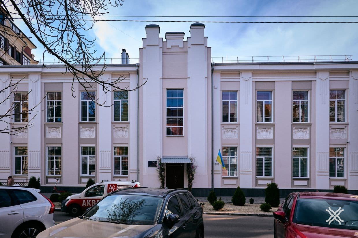 Історична будівля у стінах якої зараз знаходиться початкова школа